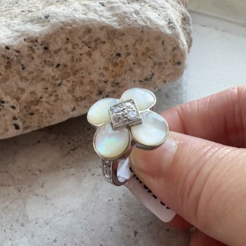 Sterling Silver Ring (W=21mm) Square Clear Cubic Zirconia Ctr+4 White Mother of Pearl Petals